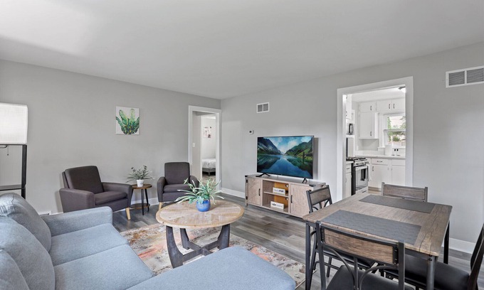 Hinsdale House | Hinsdale Haven, Pet Friendly!