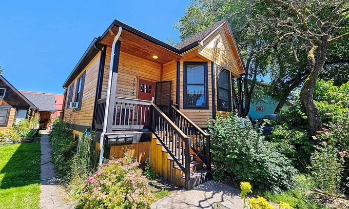 Overlook House | Hip and cozy dog-friendly Mississippi Victorian