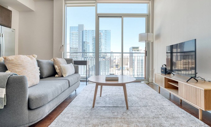 Waller Creek District Apartment | Hip Downtown Austin 1BR w/Gym, Pool & W/D, nr Rainey St, by Blueground