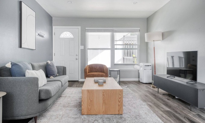 Central San Mateo Apartment | Hip San Mateo 1BR w/Pool & W/D, easy access to 101, by Blueground