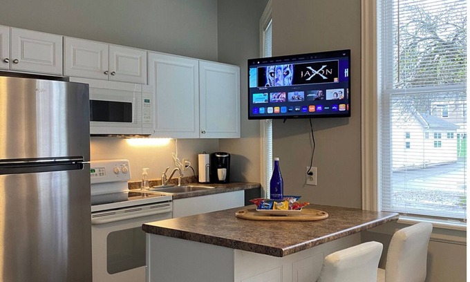 Glens Falls Apartment | Hip Suite-1st Floor - Arts District/Farmers Mkt/Cafes/Breweries-Near Lake George
