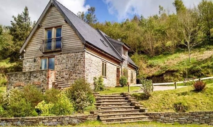 Tirabad Cottage | HIRAETH, pet friendly, luxury holiday cottage in Dolau