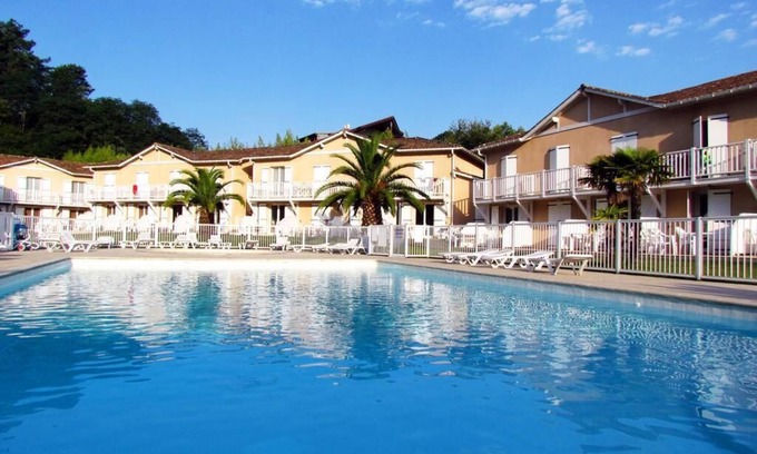 Anglet Apartment | Hiring T3 with swimming pool and garden in Anglet capacity 6 people