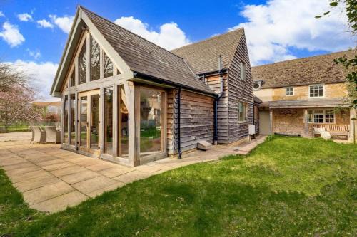 Chipping Campden House | Hiron's Piece - Hot Tub Packages Available