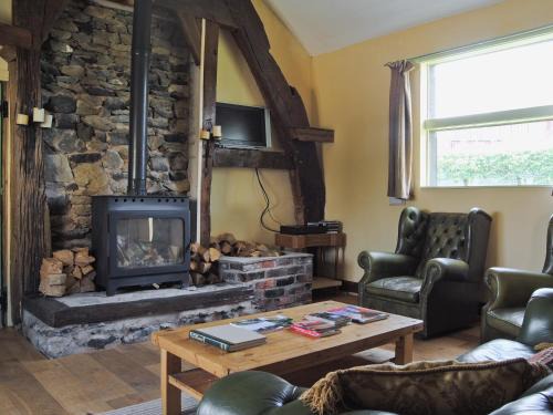 Llanfair Caereinion House | Hirros Hall Longhouse