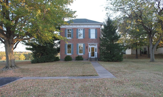 Canton House | Historic 1870 Brick Farm House - Near Culver Stockton College