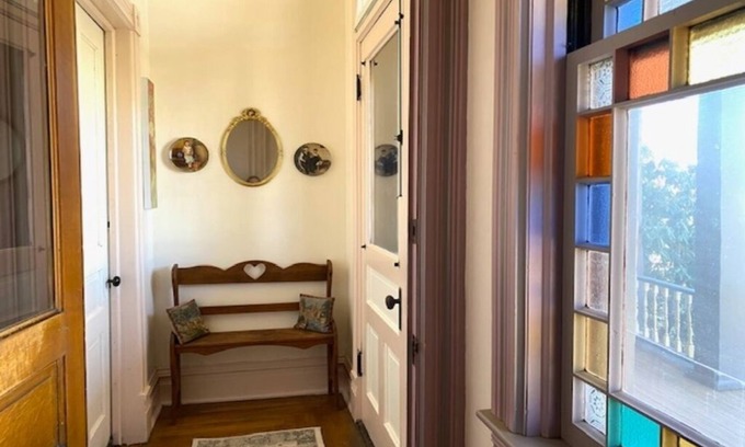 St. Marys House | Historic 1884 Victorian Downstairs Unit. Walk to everything! Close to elk!