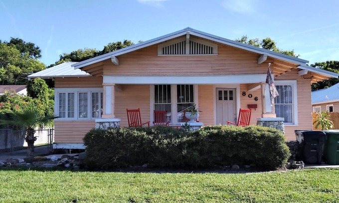 Tampa House | Historic 1918 Bungalow in charming Seminole Heights