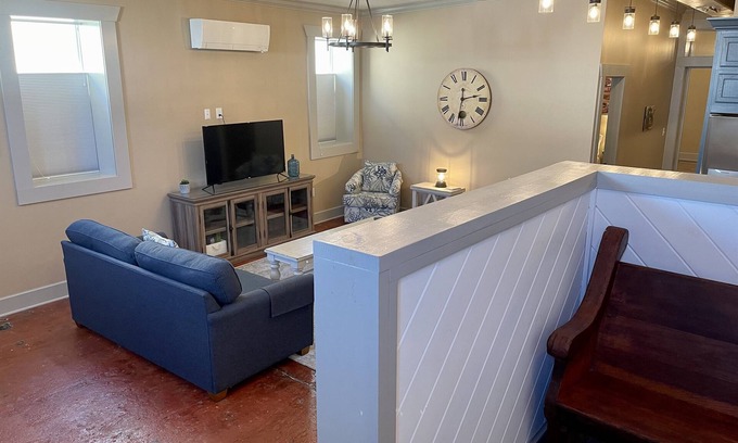 Mountain Home Apartment | Historic 2 bed 2 bath downtown