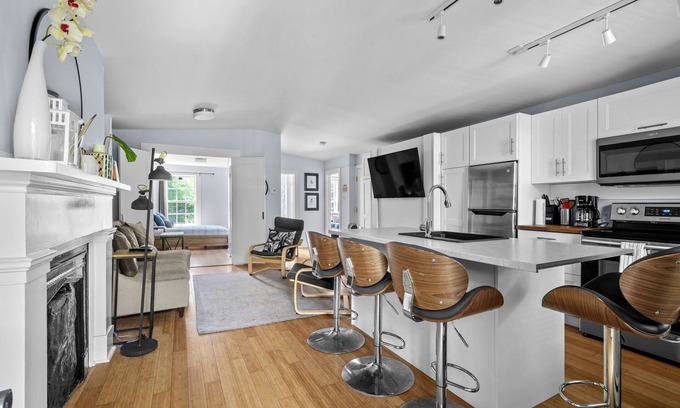 Downtown Halifax Apartment | Historic 2 bedroom central down town location near waterfront - #3