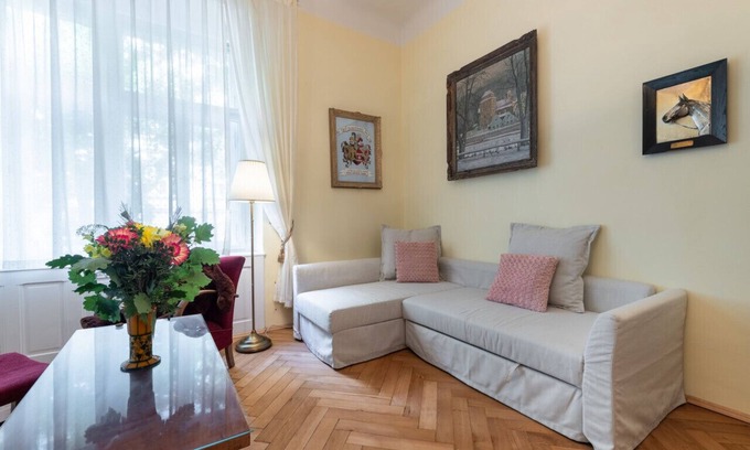 Vinohrady Apartment | Historic apartment close to Square of Peace