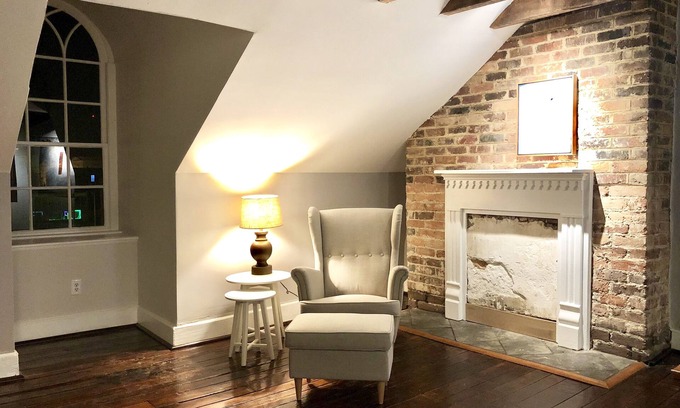 Petersburg Apartment | Historic Apartment in the Heart of Old Towne with Bird's Eye views