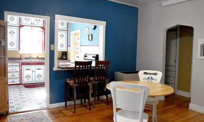 Wheatland House | Historic Bluebell. Entire House. 2Br Cozy but spacious