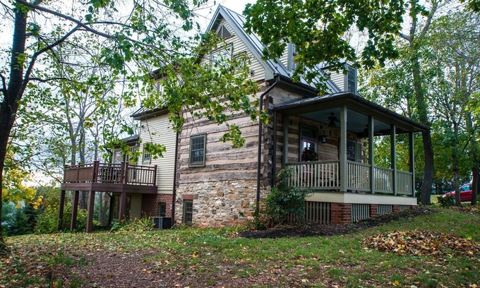 Thurmont Cabin | Historic "BREECHES POCKET" Civil W Era Log House/No rentals after DEC. 31 2025