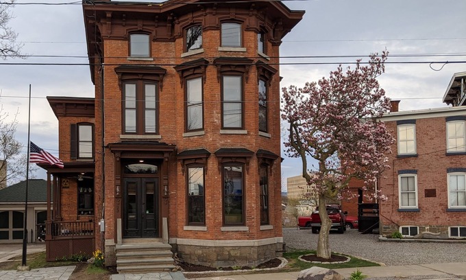 Utica House | Historic Building/Downtown Utica walk to Genesee Street 3