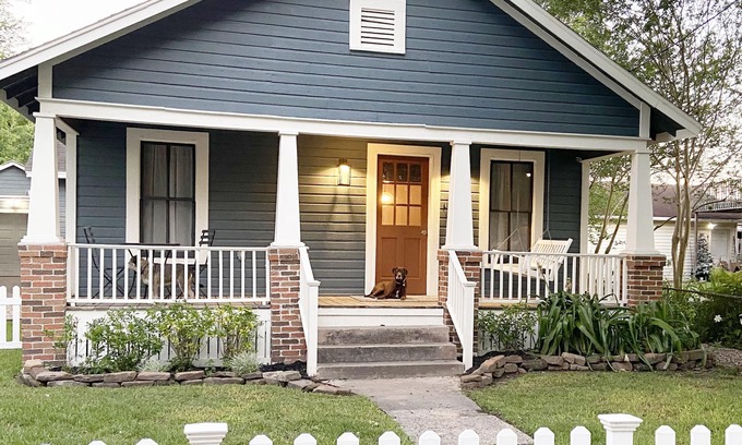 Humble House | Historic Bungalow! 2bed, 2bath, 2den, Downtown Humble, IAH 8min!