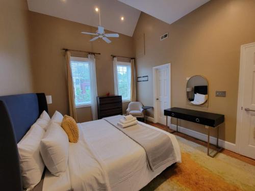 Stanton Park Apartment | Historic Capitol Hill Townhouse