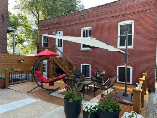 The Gate House | Historic Carriage House Near Attractions