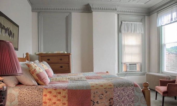 Ranshaw Bed & Breakfast | Historic Charm/2BR/Kitchen/Free Parking