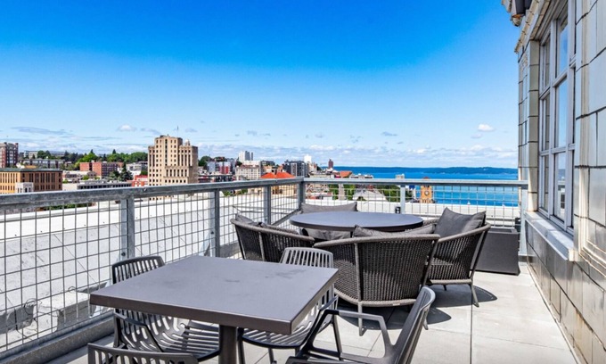 New Tacoma Apartment | Historic Charm meets Modern comfort - Downtown Tacoma