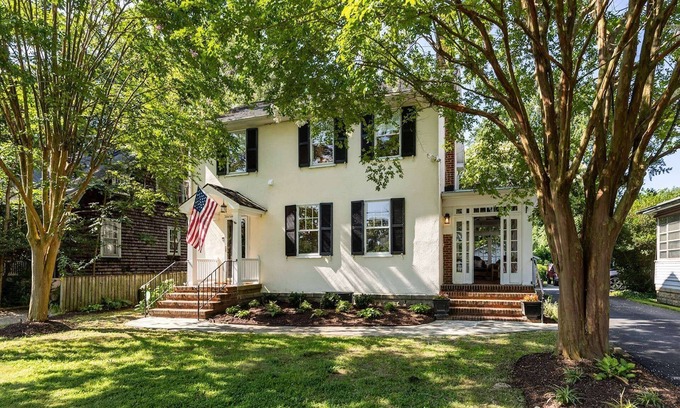 Annapolis House | Historic Charm Meets Walkable Convenience in the Heart of Annapolis with Parking