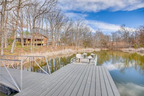 Rucker House | Historic Clark Cabin with Deck and Fishing Pond Access