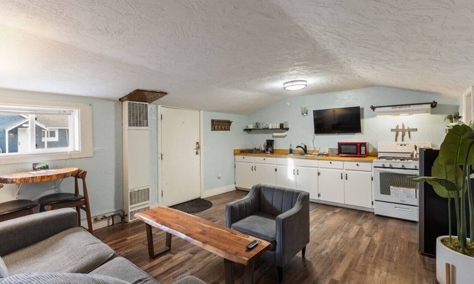 North Star Cabin | Historic cottage - 10 minute walk to restaurants & trails