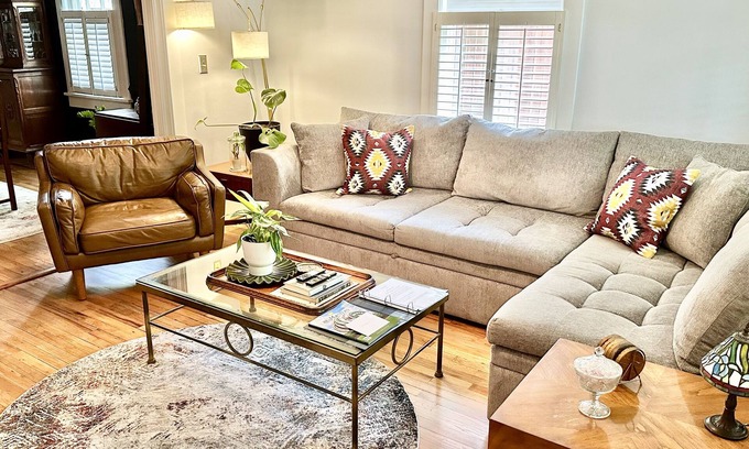 Summerville House | Historic Cottage on The Hill