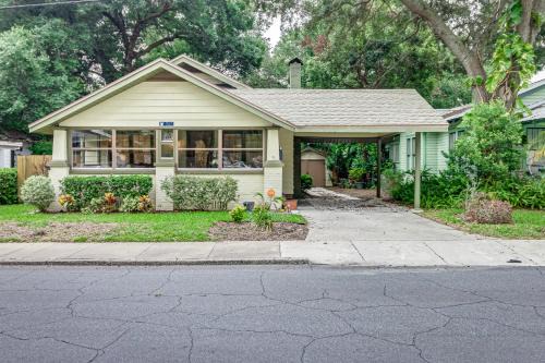 East Lake Morton House | Historic Cottage Walking Distance to FSC & Downtown Lakeland