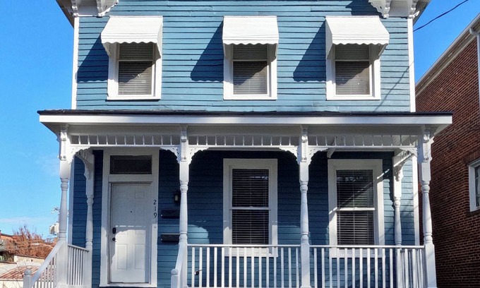 Petersburg Apartment | Historic District 2 Bedroom Gem