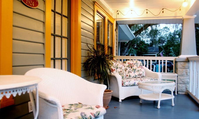 Colonialtown South House | Historic downtown bungalow