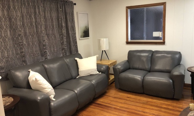 Houma Cottage | Historic Downtown Houma Great location.