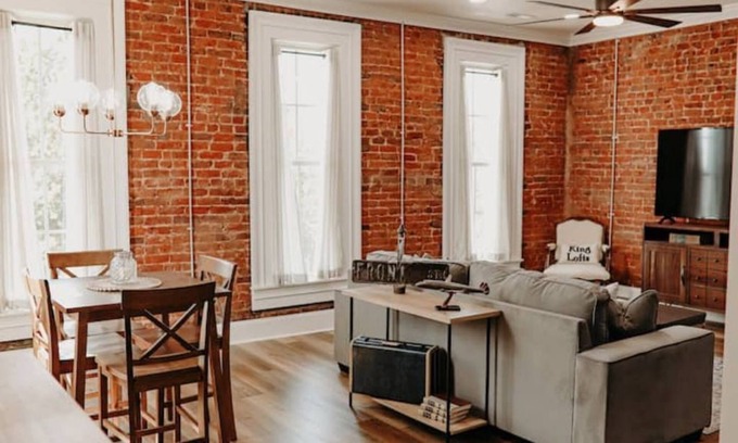 Iuka Apartment | Historic Downtown King Lofts B