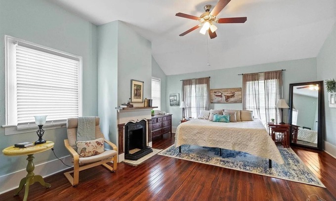 Downtown Apartment | Historic Downtown Loft C
