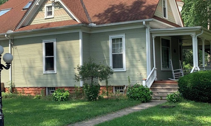 Dixon Bed & Breakfast | "Historic Grand Detour Victorian Home"