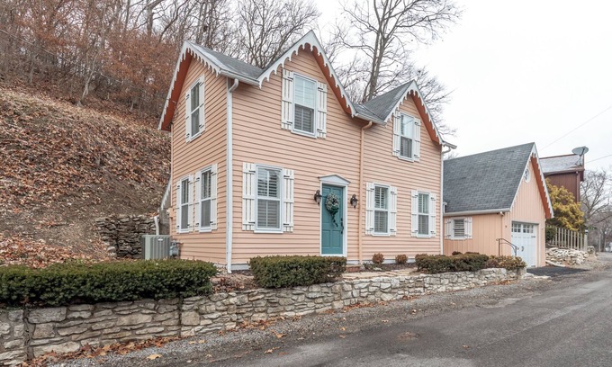 Mitchell House | Historic Haven off the River Road