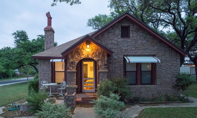 Johnson City Cottage | Historic Hill Country Cottages