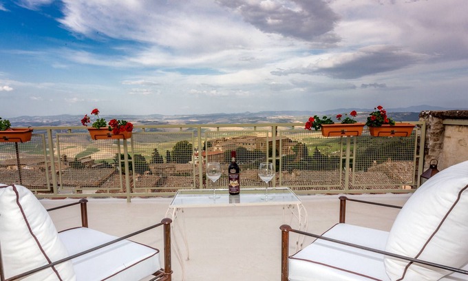 Montalcino House | Historic home in Montalcino