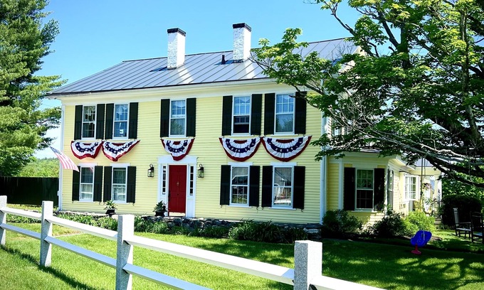 New London House | Historic Home In the Heart of New London