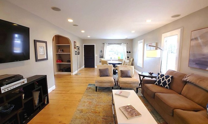 Lompoc House | Historic Home *reWine Mission* Walk Downtown: Coffee, Shop, Dine, Wines, Brews