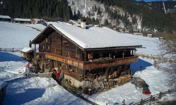Oberkrimml Apartment | Historic hut for up to 15 people near Kitzbühl