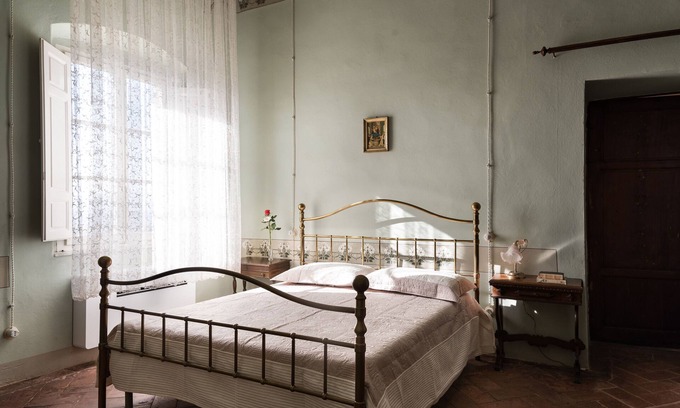 Montopoli in Val d'Arno House | Historic mansion with suites, rooms and scenic garden