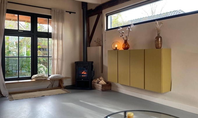 Hoevelaken House | Historic modernized house centrally located