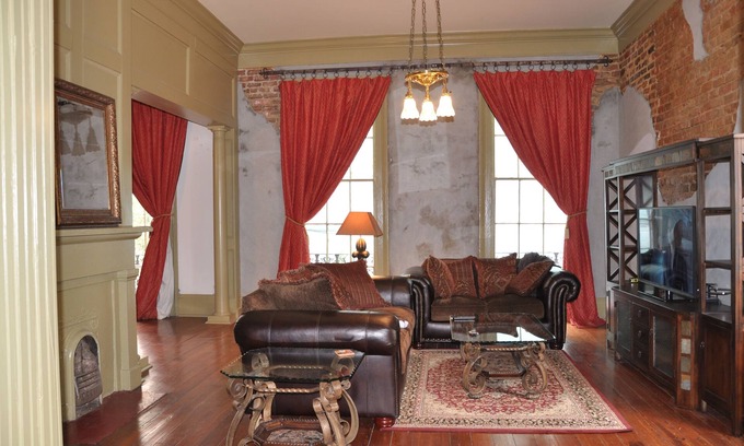 Central Business District Condo | Historic New Orleans Condo With Fantastic Location!