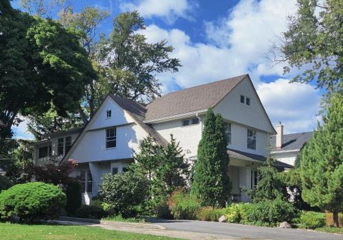 Oak Park Apartment | Historic Oak Park Residence