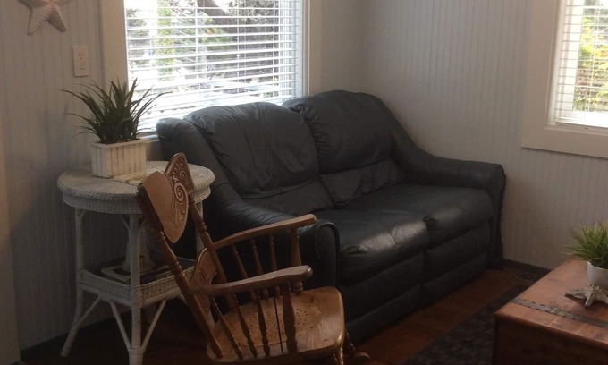 Lincoln City House | Historic Oceanlake Cottage in Lincoln City, OR