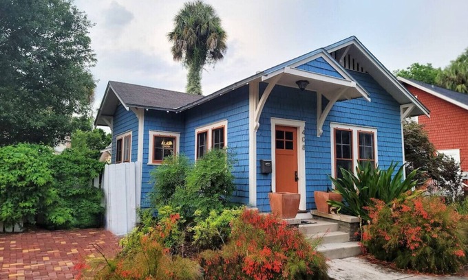 Duckpond House | Historic one bedroom Home- Walk to Downtown