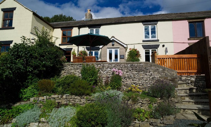 Tideswell Cottage | Historic Peak District Cottage in Tideswell in a Peaceful Location.