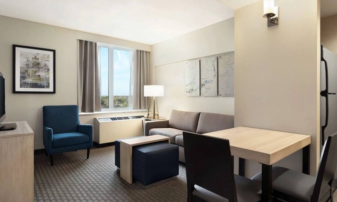Spruce Hill Hotel | Historic Philly: Stylish Suites with Full Kitchens, Pool Access & Free Parking!