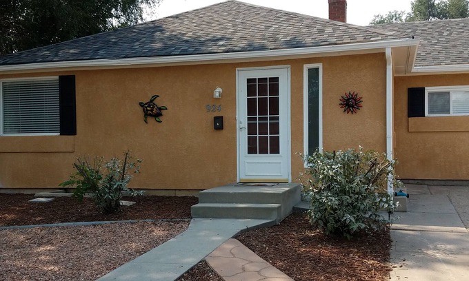 Aberdeen House | Historic Pueblo Bungalow- perfect for families or business travelers